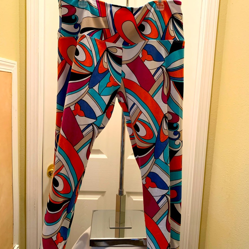 Slim-Fit cropped pants Bright pattern. Size L